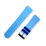 Světle modrý silikonový řemínek na chytré hodinky s tmavě modrými detaily a kovovou přezkou.